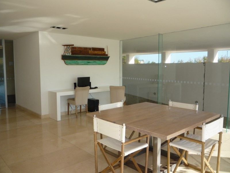 Excelente apartamento esquinero primera linea de mar en Rincon del Indio